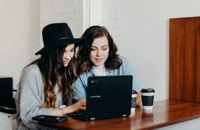 La veille concurrentielle est un outil précieux pour connaître la stratégie de ses concurrents. Toutefois, il faut bien choisir ses sources d’information.